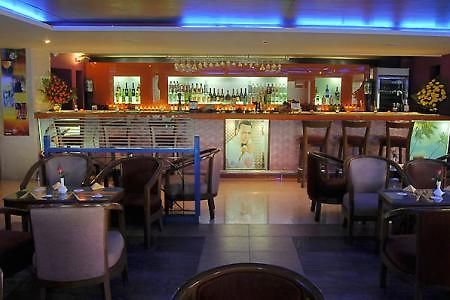 Breeze Hotel Ченай Екстериор снимка