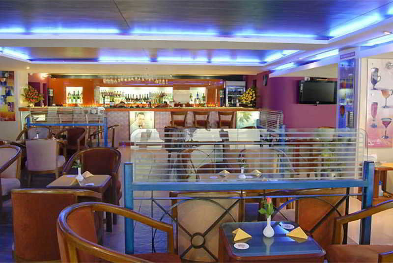 Breeze Hotel Ченай Екстериор снимка
